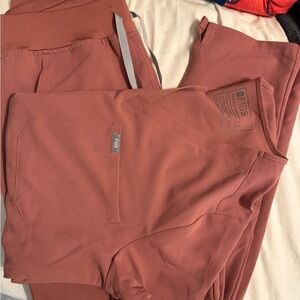 FIGS Mauve Scrub Set